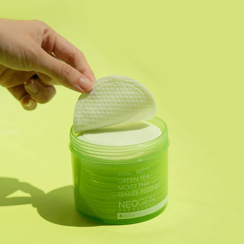 2_1000x_6c0760bf-2323-494d-a0cd-35825d688000_800x.webp Neogen - GREEN TEA MOIST PHA GAUZE PEELING 190ML - Image 1