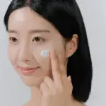 Skin1004 - Centella Hyalu-Cica Water Fit Sun Serum SPF50+ PA++++ - Image 3
